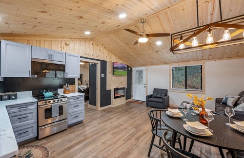 Sevierville Cabin | Cozy Cove- Lake Access, Pet Love