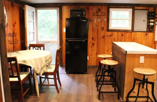 Burnsville House | Cozy Creekside Cottage with Skiing & Hiking Nearby