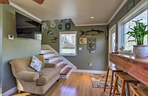 Thomaston House | Cozy Creekside Cabin with Grill Fish and Explore!