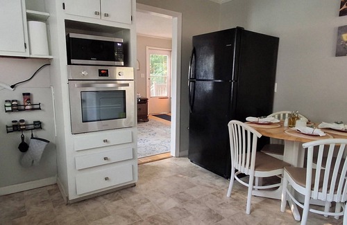 Durham House | Cozy Culdesac 3-bedroom home n4 Beds, Sleeps 6