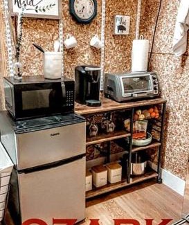 Ozark Apartment | Cozy, Cute, Private Ozark Suite 5 Mins to Hospital