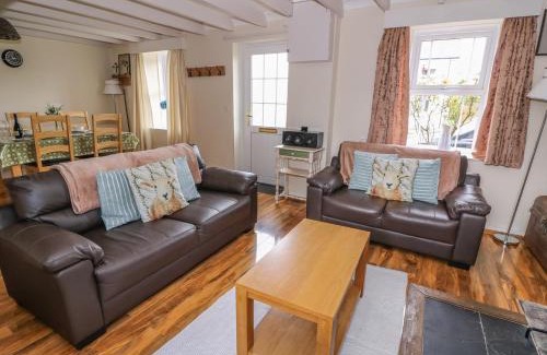 Llandysul House | Cozy Cwtch Cottage