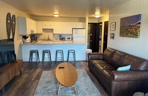 Dillon Condo | Cozy Dillon Condo with Pool, Hot Tub & Year-Round Recreation — Dog Friendly