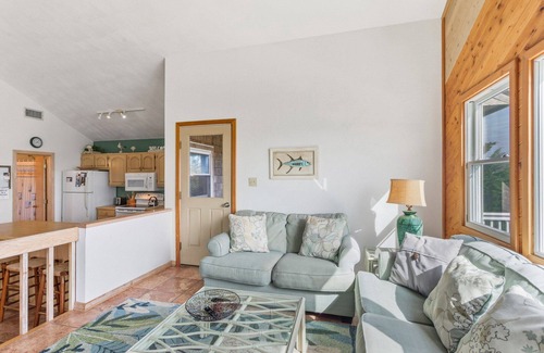 Salvo House | Cozy Dog-Friendly Getaway | Hot Tub & Beach Access