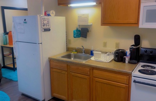 Downtown Pittsburgh Apartment | Cozy Downtown Apartment | TV & Walkable Location