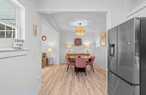 Northwest Quadrant House | Cozy Downtown Boho Retreat - Sleeps 10!