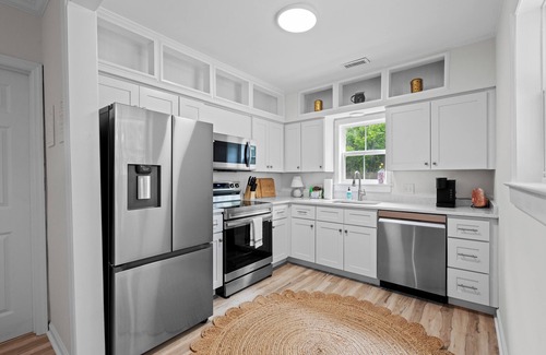 Northwest Quadrant House | Cozy Downtown Boho Retreat - Sleeps 10!