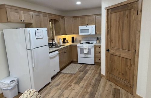 Robbinsville Cabin | Cozy Dragon's Nest Cabin Retreat