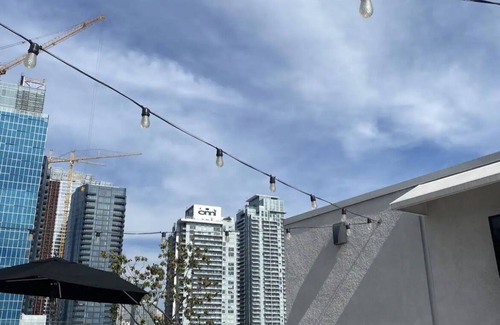 Downtown Los Angeles Apartment | Cozy DTLA 1BD Condo in Hart of LA LIVE w/Stunning Views, pool & parking!