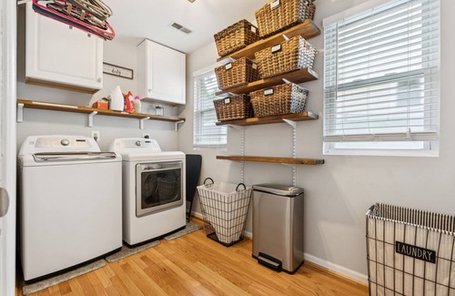 Edgewater House | Cozy Edgewater Cottage w/Backyard Hangout