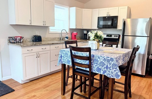 North Charleston Apartment | Cozy/Entire 2 Beds & 1 Bath Apartment. Private Entry.15 min from Airport