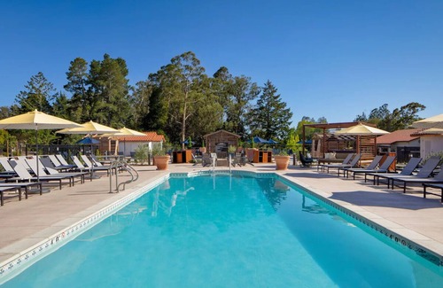 Live Oak Hotel | Cozy Escape in the Woods: Room with Patio | Hot Tub & Hiking Trails