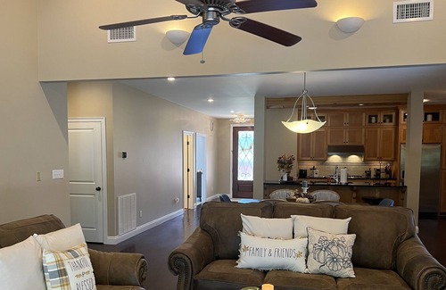 Russellville Condo | Cozy Executive Condo located in gated community on golf course minutes from lake