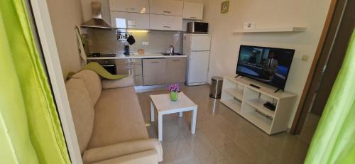 Mandre Apartment | Cozy family apt Iris only 20m from the beach in Mandre