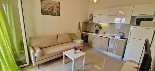 Mandre Apartment | Cozy family apt Iris only 20m from the beach in Mandre