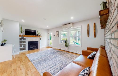 Penn Yan House | Cozy Family Home