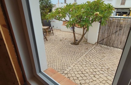 Ameijeira House | Cozy Family House's Studio - 8 minutes from beach.