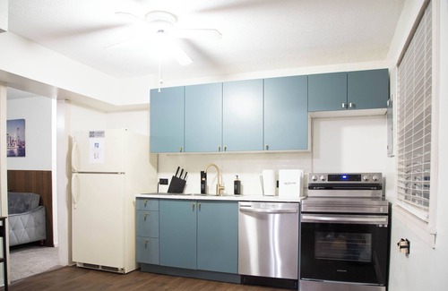 Westland House | Cozy Family Ranch Near DTW, Detroit & Ann Arbor