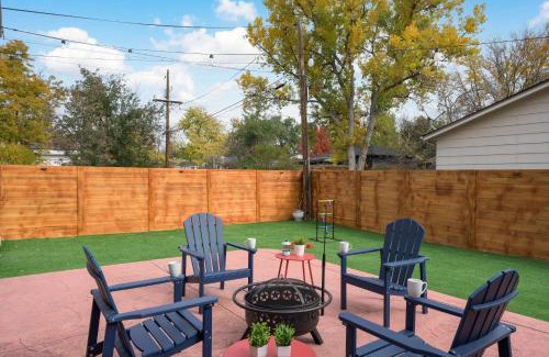 Alta Vista Area House | Cozy Family Retreat with Yard - Walk to Olde Town