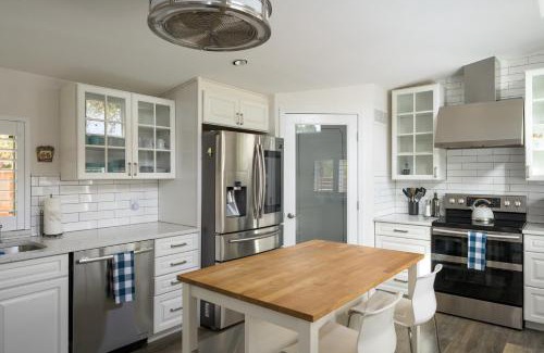 Alta Vista Area House | Cozy Family Retreat with Yard - Walk to Olde Town