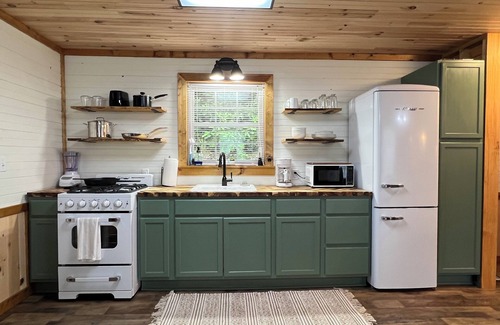 Rosman Cabin | Cozy Farm Cabin🍁 FirePit Waterfall Near Blue Ridge Parkway🍁Brevard🍁Pisgah🍁Gorges