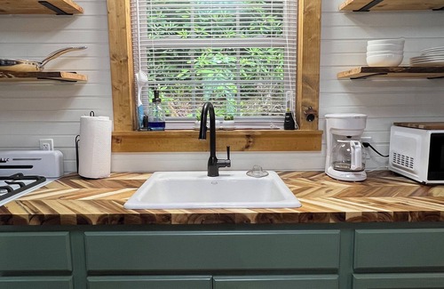 Rosman Cabin | Cozy Farm Cabin🍁 FirePit Waterfall Near Blue Ridge Parkway🍁Brevard🍁Pisgah🍁Gorges