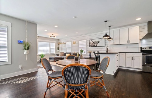 Candler-McAfee House | Cozy Farm House Near Downtown with Large Backyard