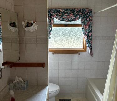 Williams Lake Bed & Breakfast | Cozy Farmhouse B&B Retreat