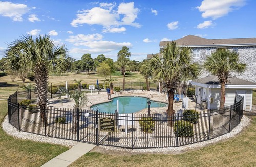 Central Myrtle Beach Apartment | Cozy First Floor at Magnolia