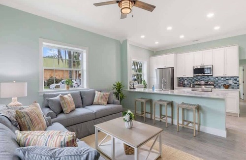 Sebastian Apartment | Cozy first floor waterside condo