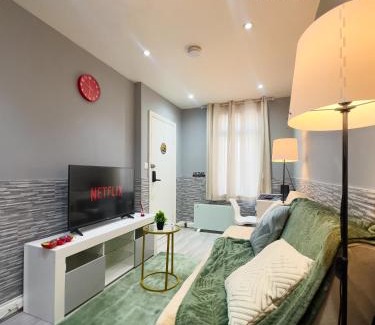 Coventry Apartment | Cozy Flat in Coventry