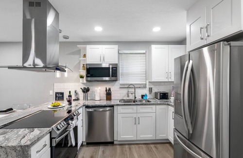 Bearss Plaza House | Cozy & Fully Remodeled Home in the Heart of Tampa!