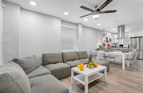 Bearss Plaza House | Cozy & Fully Remodeled Home in the Heart of Tampa!