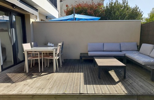 La Teste-de-Buch Apartment | Cozy Garden Apartment near Dune of Pyla with Terrace & Secure Parking