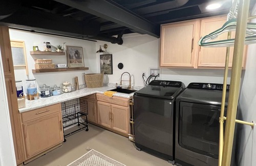 Northlake Apartment | Cozy Garden Suite minutes from O'hare and Rosemont + Free Parking