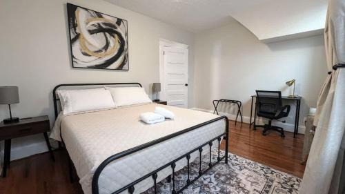 Orange House | Cozy Gem 18Min to EWR 8min to NYC Train & Parking