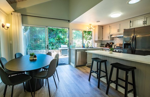 Bay Ho House | Cozy Getaway. Fire Pit and Endless Views! 5 Beds