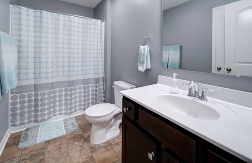 Pineville House | Cozy Getaway near fun filled Carowinds & shopping
