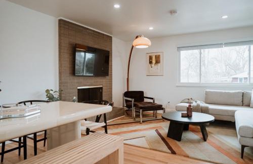 Littleton House | Cozy Getaway W Hot Tub & Bbq Patio