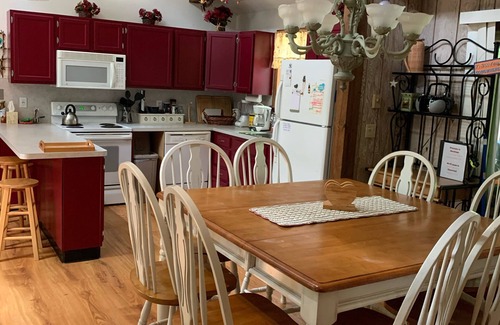 Lackawaxen House | Cozy Getaway with Room for All