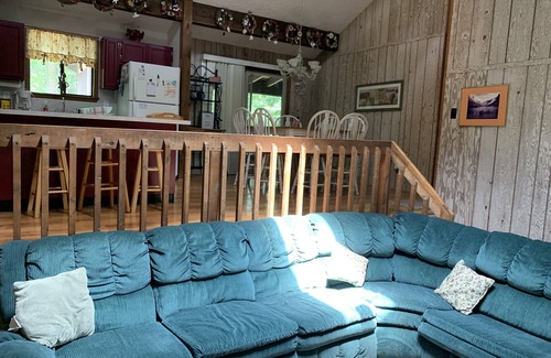 Lackawaxen House | Cozy Getaway with Room for All