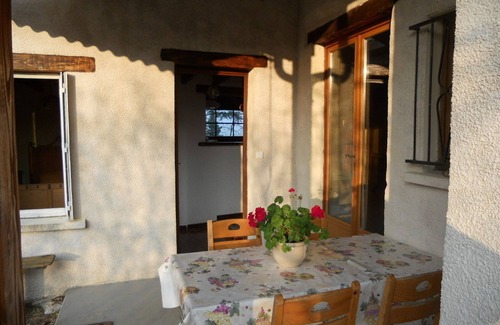 Saint-Haon-le-Chatel Cottage | Cozy gîte with pool and children's games in Saint-Haon-le-Châtel
