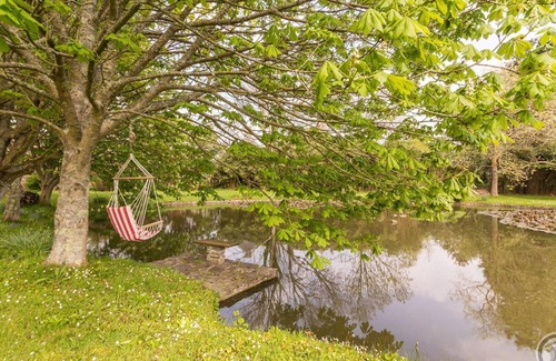 Saint-Lo-d'Ourville Cottage | Cozy Gîte Justine in Portbail with garden and internet