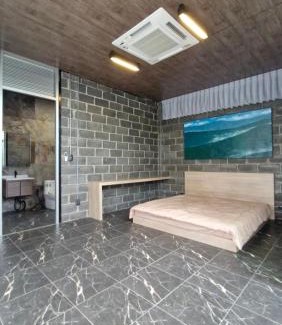 Pak Chong House | Cozy Glass House