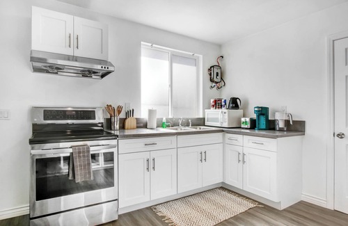 Alhambra Apartment | Cozy Guesthouse near Downtown Alhambra