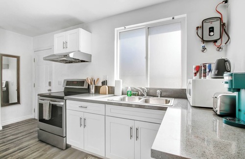 Alhambra Apartment | Cozy Guesthouse near Downtown Alhambra