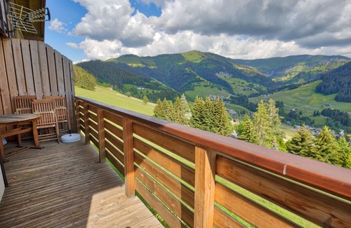 Notre-Dame-de-Bellecombe Ski Chalet | Cozy half chalet, near slopes, balcony, 2bd/1ba