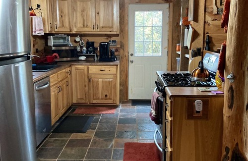 Mount Airy Cabin | Cozy hand-built cabin in the heart of wine country, near mountains and Mayberry