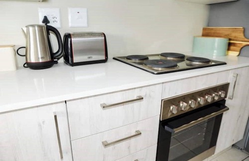 Greater Johannesburg Metropolitan Area Apartment | Cozy Hidden Gem in Midrand