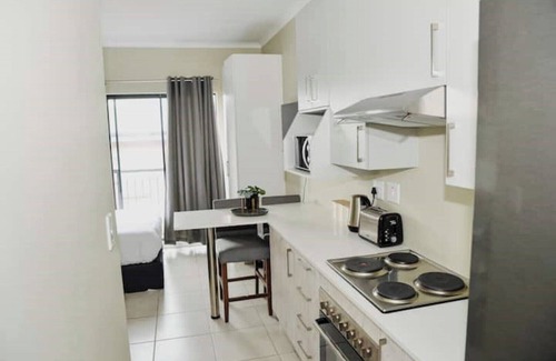Greater Johannesburg Metropolitan Area Apartment | Cozy Hidden Gem in Midrand
